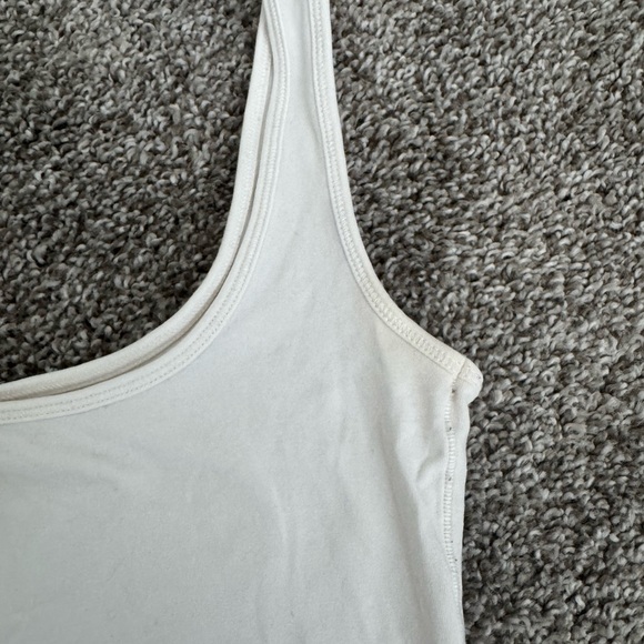 Skims Marble Tank Top - Picture 5 of 6